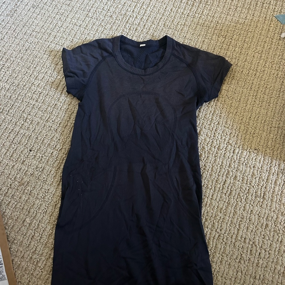 Lululemon tee